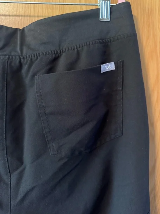 Figs women’s Black high waisted Zamora Jogger Pants - Picture 4 of 6